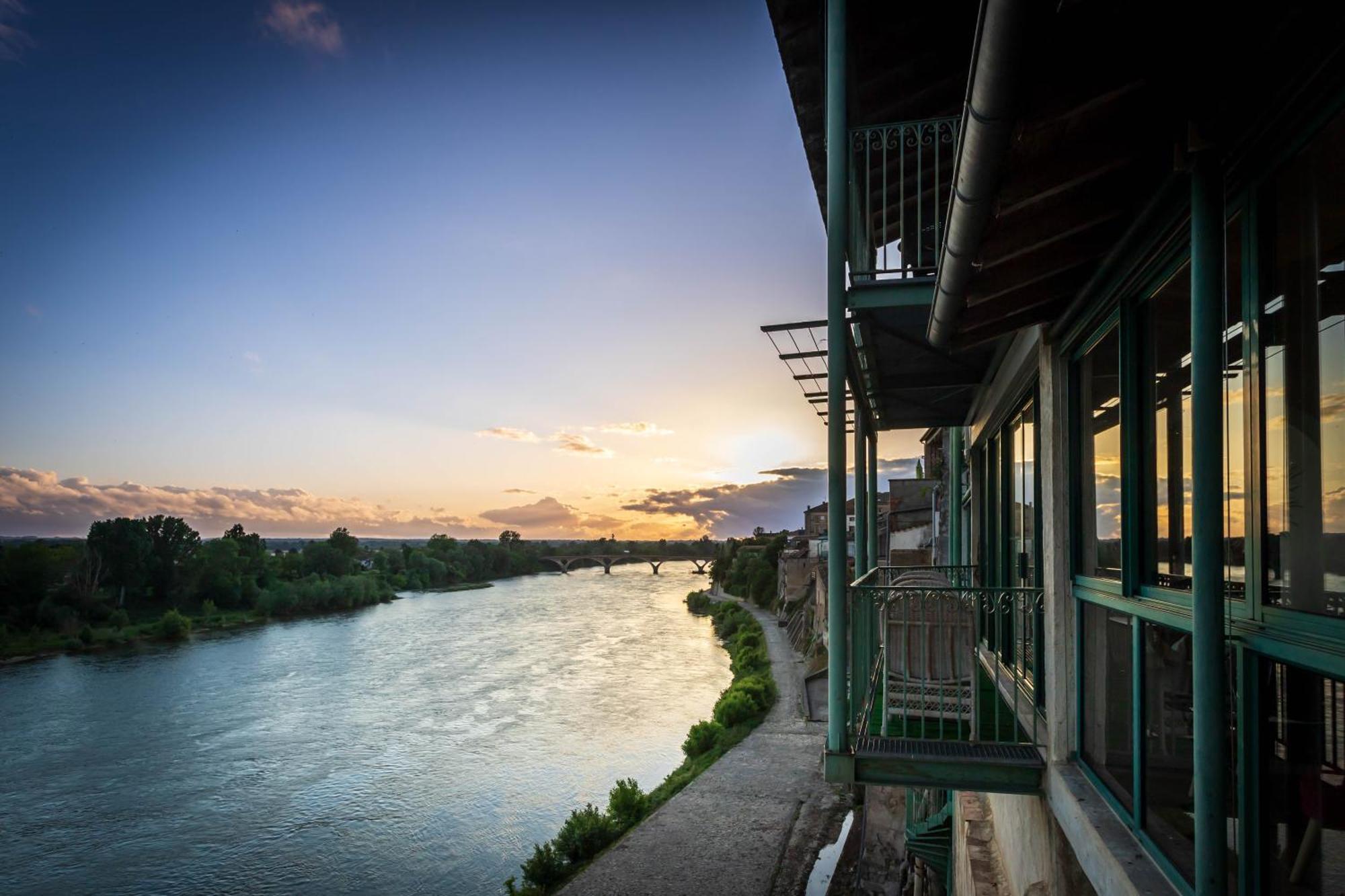 Hotel Restaurant Cote Garonne Le Balcon Des Dames - Tonneins Fauillet Marmande - Vue Panoramique Bord De Garonne Chambres Climatisees Экстерьер фото
