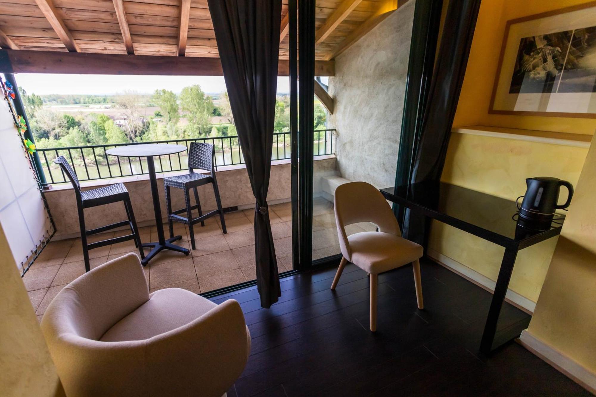 Hotel Restaurant Cote Garonne Le Balcon Des Dames - Tonneins Fauillet Marmande - Vue Panoramique Bord De Garonne Chambres Climatisees Экстерьер фото
