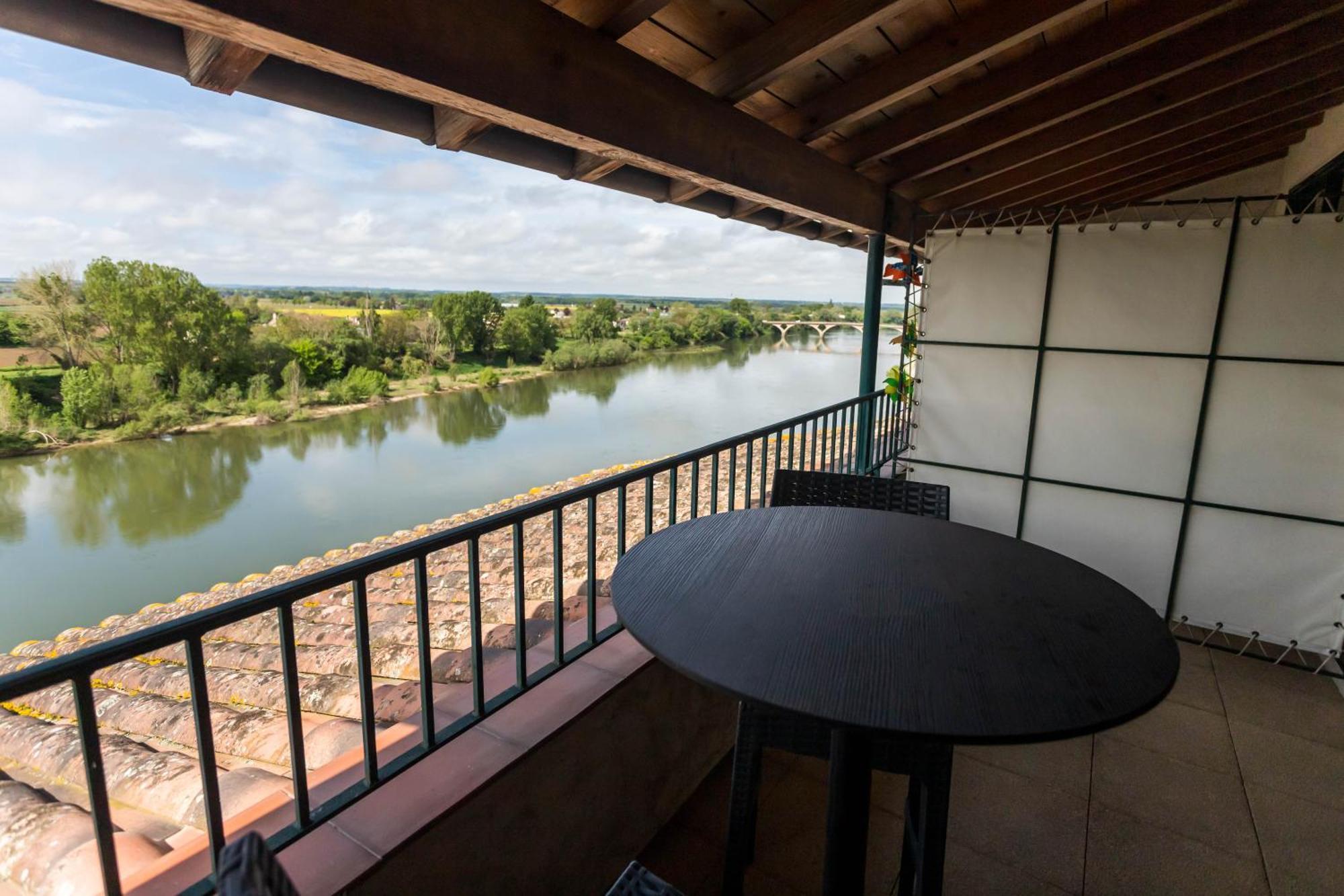 Hotel Restaurant Cote Garonne Le Balcon Des Dames - Tonneins Fauillet Marmande - Vue Panoramique Bord De Garonne Chambres Climatisees Экстерьер фото